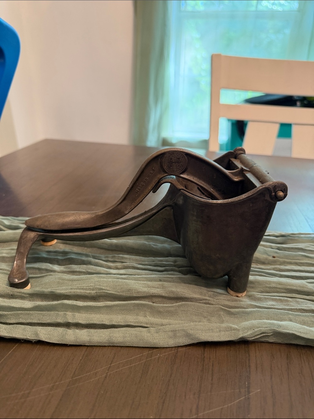 Cast Iron Citrus Press Juicer - Brown